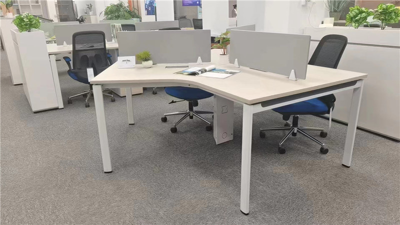 开放式办公工位