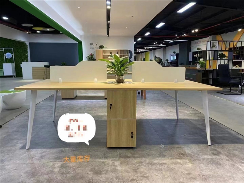 开放式办公工位