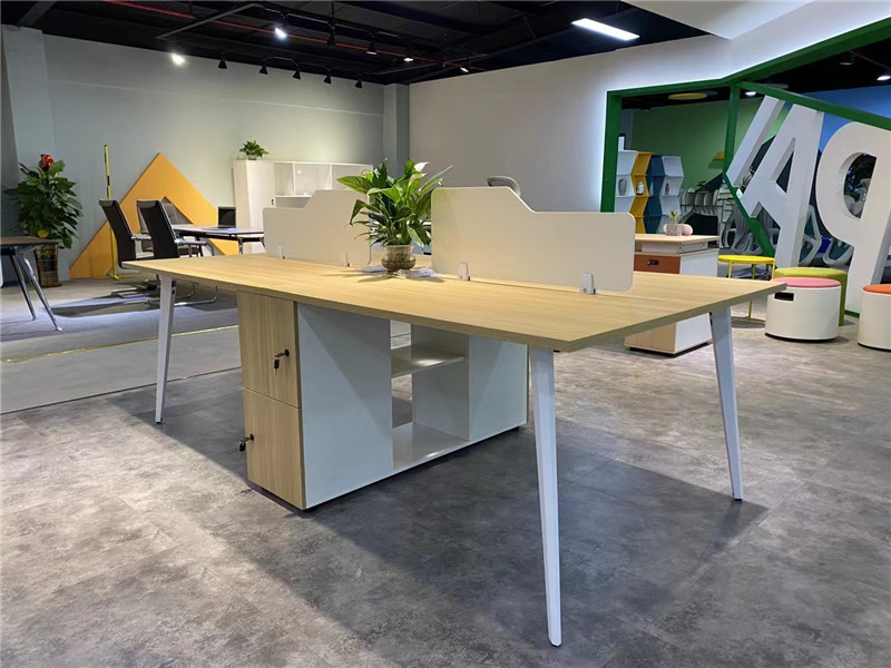 开放式办公工位