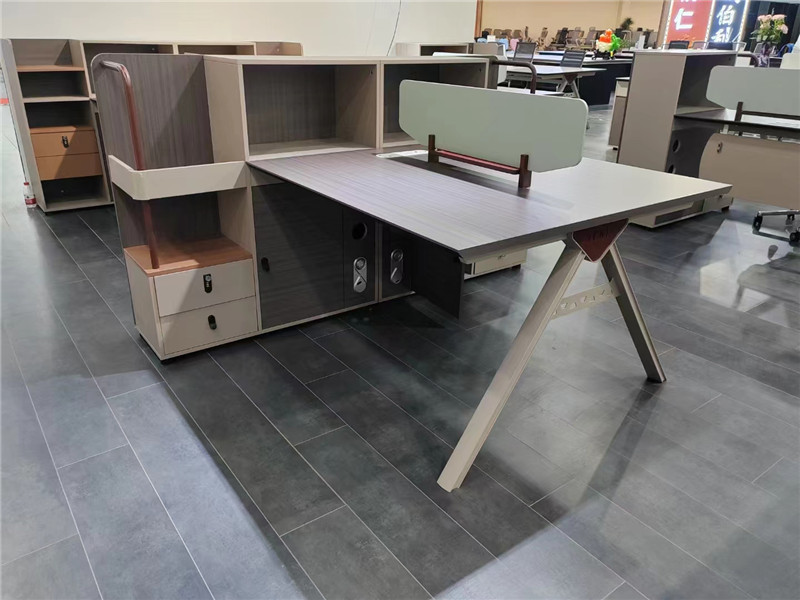 开放式办公工位