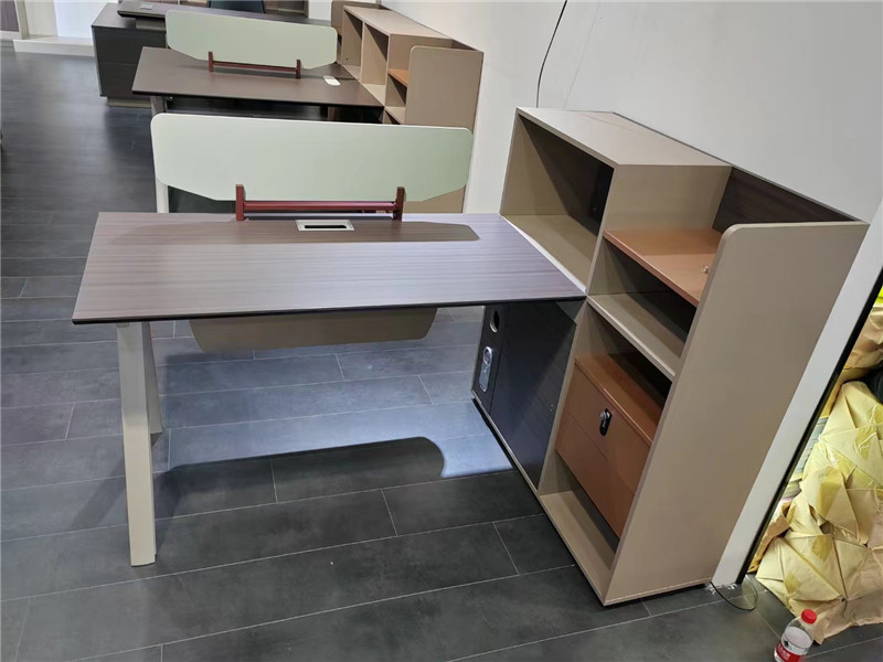 开放式办公工位