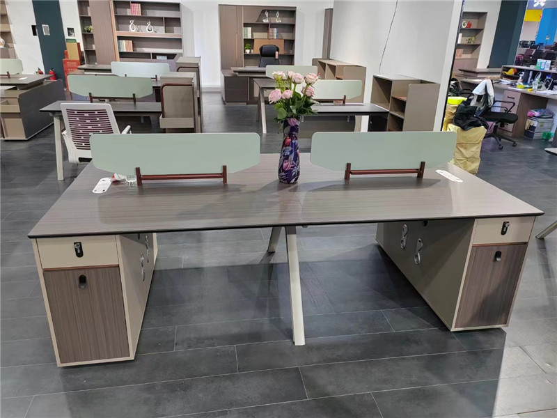 开放式办公工位