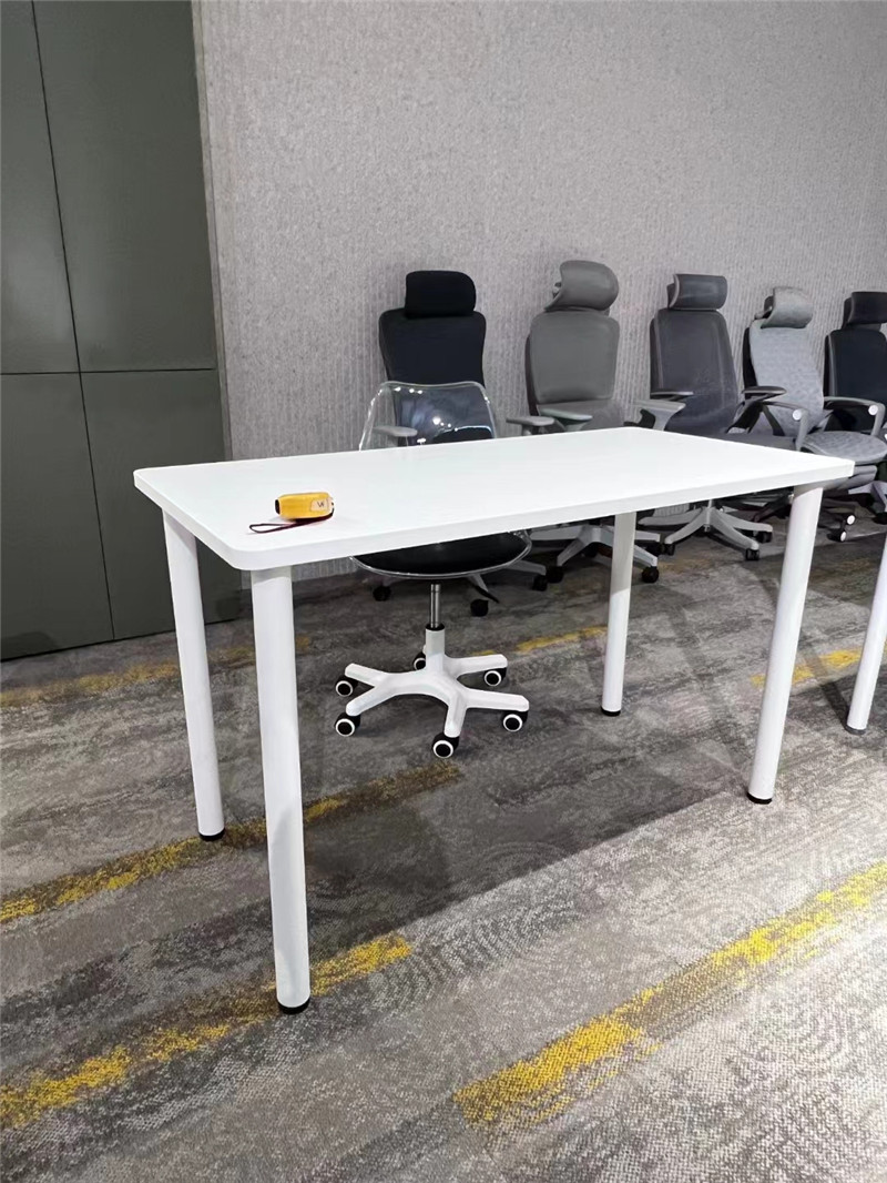 开放式办公工位