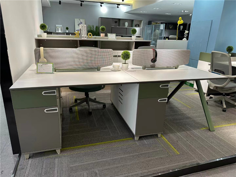 开放式办公工位