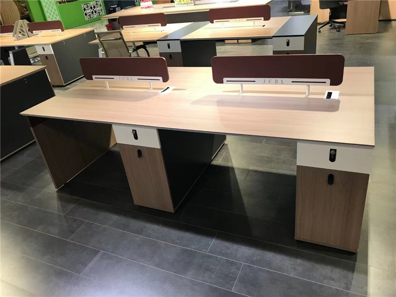 开放式办公工位
