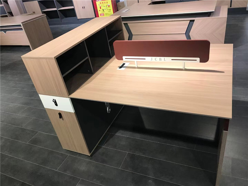 开放式办公工位