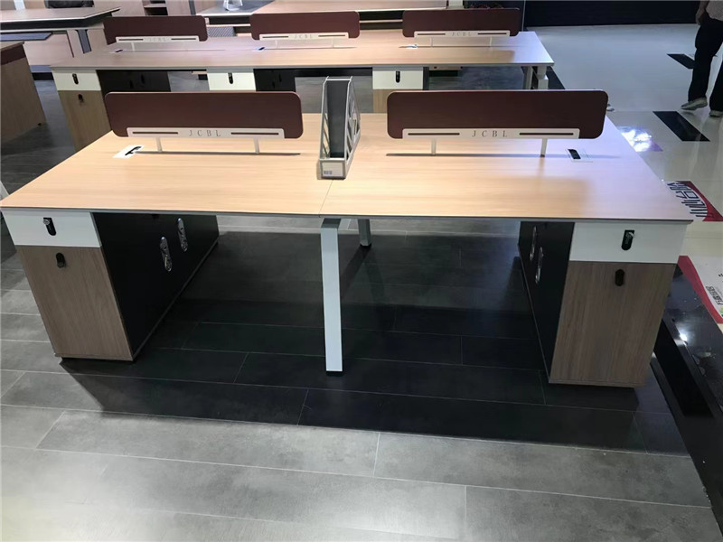 开放式办公工位