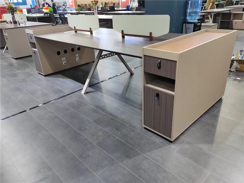 开放式办公工位