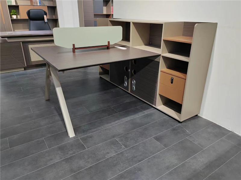 开放式办公工位