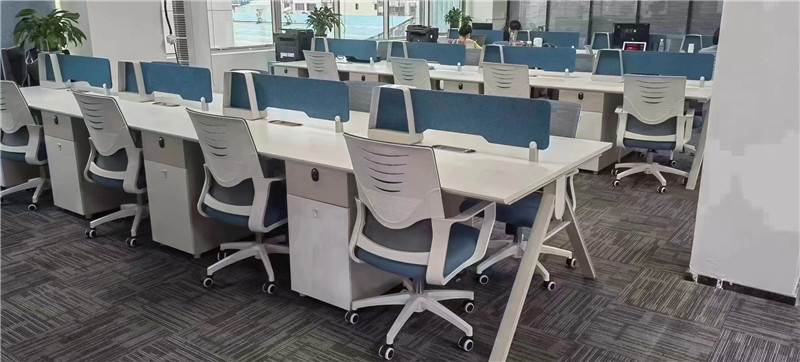 开放式办公工位
