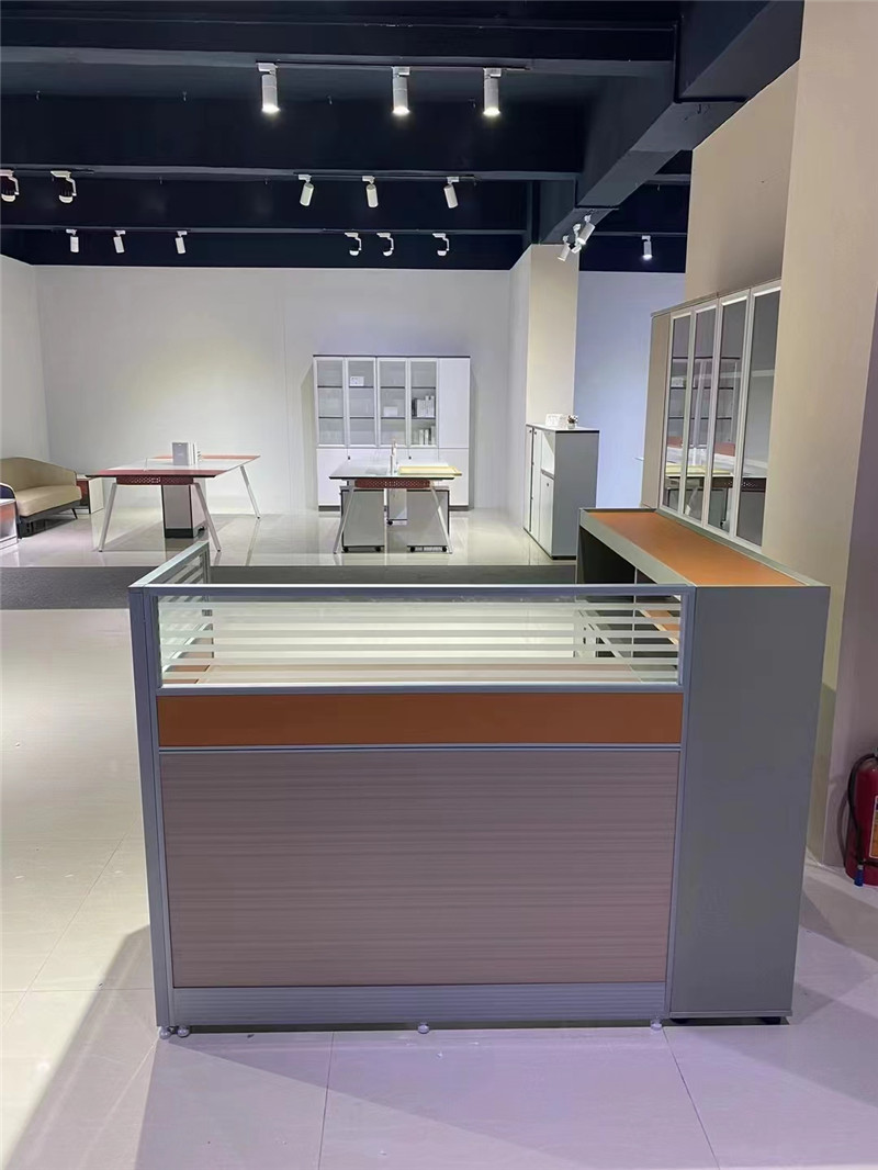 屏风式办公工位